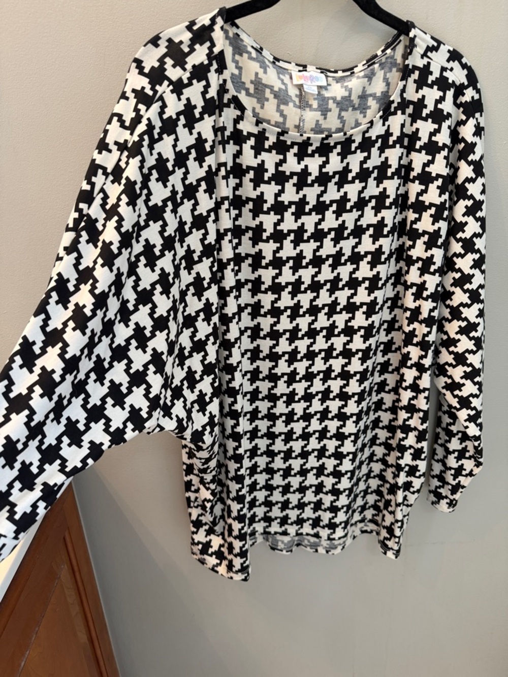 LuLaRoe Black and White Houndstooth Long Sleeve Top - Picture 3 of 4